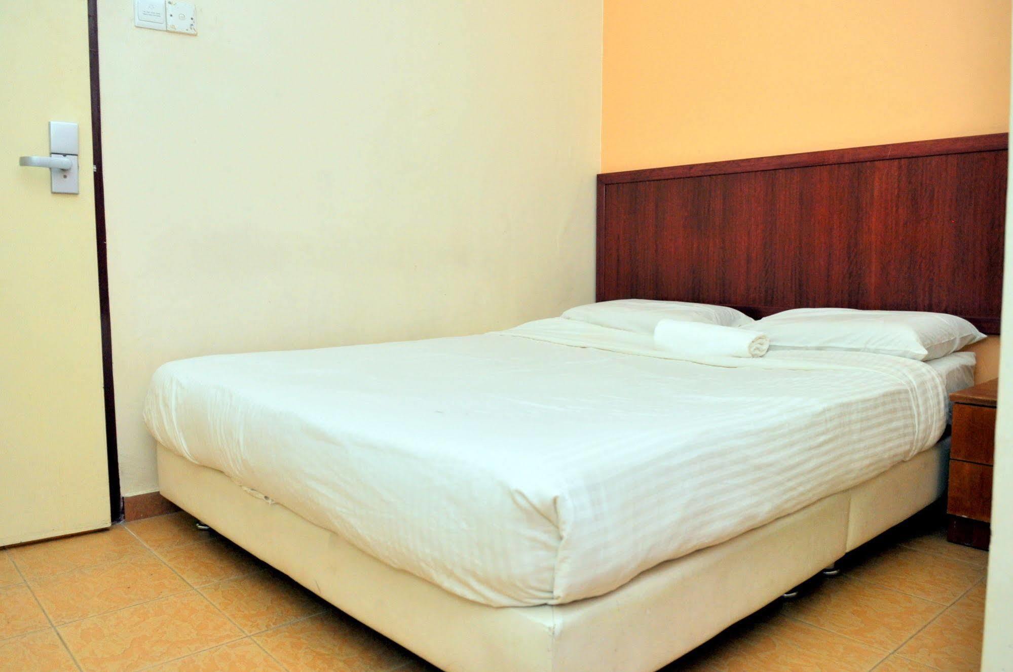 Oyo 984 Kings Hotel Kuantan Exterior foto